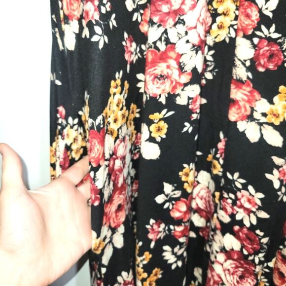 Vibe Black Floral T-Shirt Keyhole Dress 1X - Picture 4 of 8